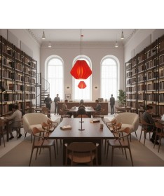 Luminaires acoustiques Adamas rouges suspendus dans une bibliothèque au design classique et lumineux.