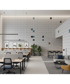 Panneaux muraux acoustiques Checker gris et colorés installés dans un open space moderne et lumineux.